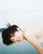 「佐久間由衣写真集 SONNET 奥山由之撮影」より。（マガジンハウス刊）