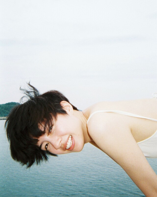 「佐久間由衣写真集 SONNET 奥山由之撮影」より。（マガジンハウス刊）