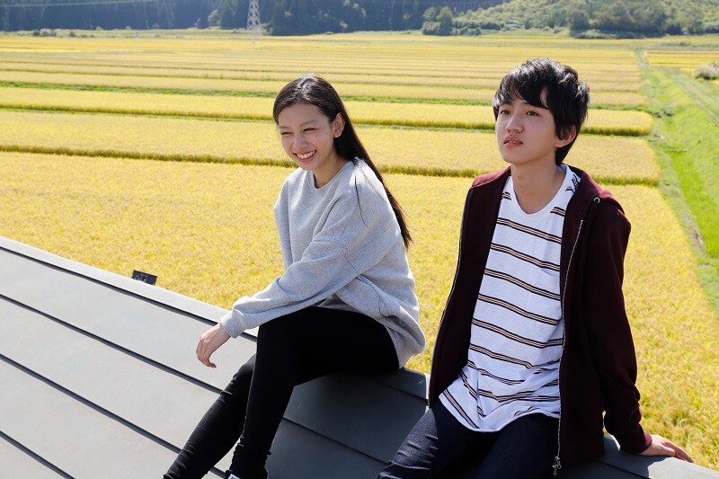 長澤樹が屋根の上で秋田民謡歌う「光を追いかけて」本編映像