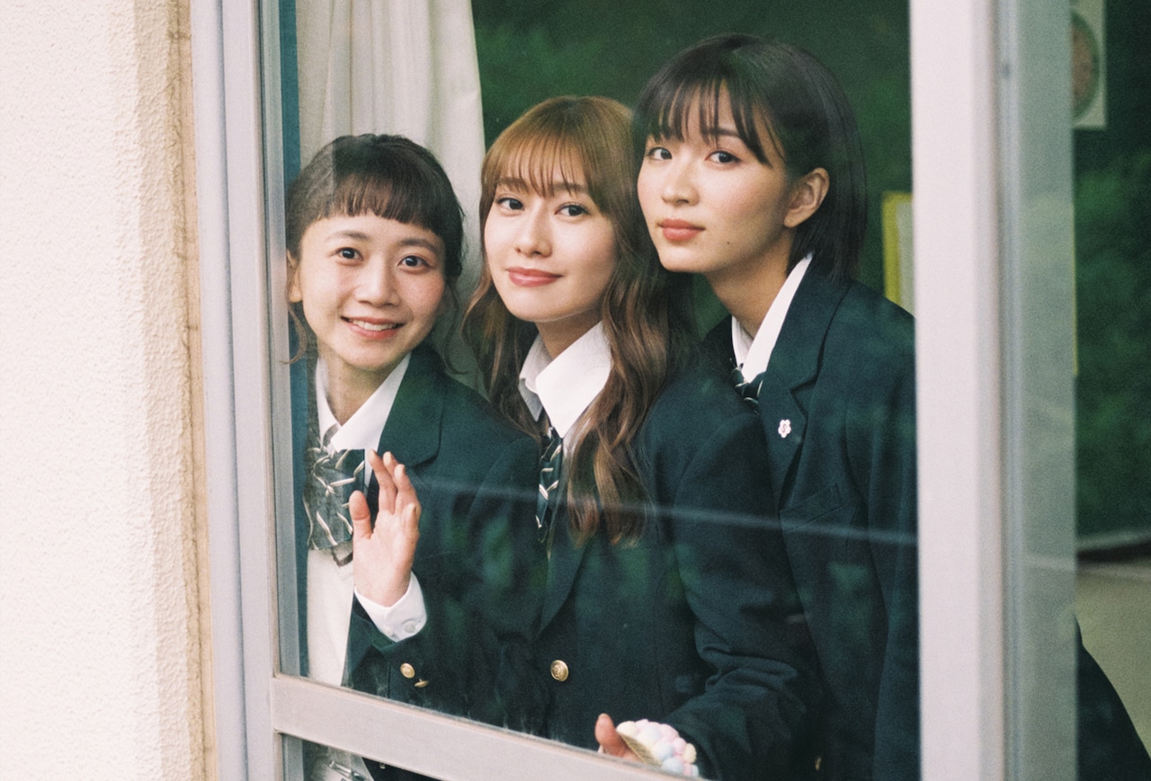 桜井玲香、岡崎紗絵、三戸なつめが母校ではしゃぐ「シノノメ色の週末」予告