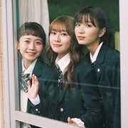 桜井玲香、岡崎紗絵、三戸なつめが母校ではしゃぐ「シノノメ色の週末」予告