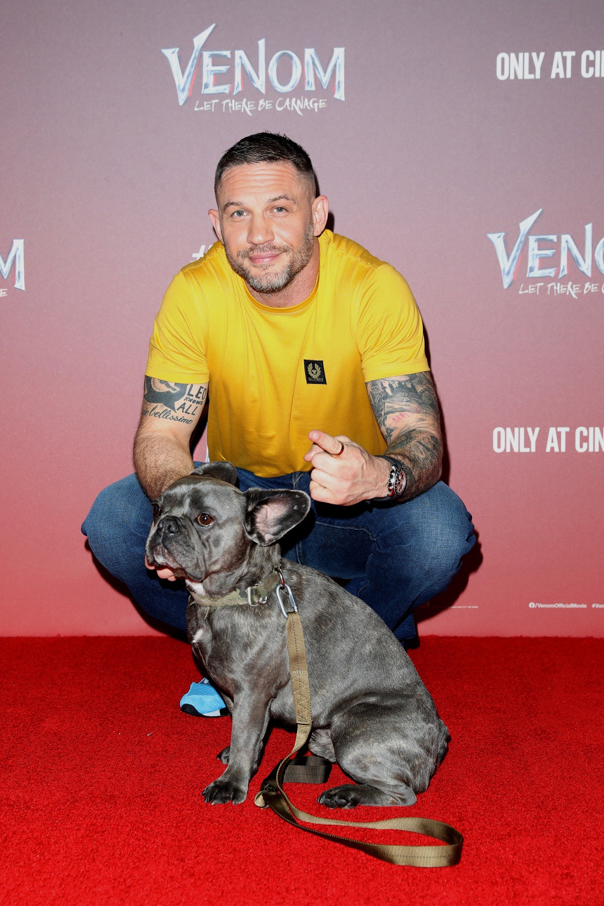 トム・ハーディと愛犬のブルー。