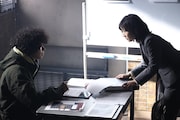 左から菅田将暉演じる久能整、伊藤沙莉演じる風呂光聖子。