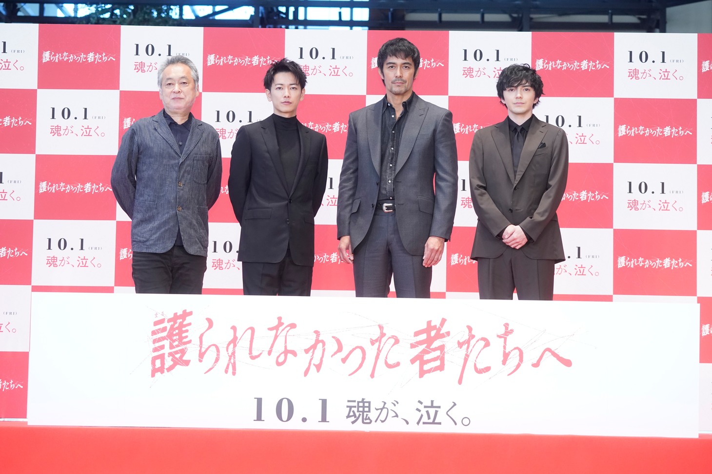 「護られなかった者たちへ」公開直前トークイベントにて、左から瀬々敬久、佐藤健、阿部寛、林遣都。