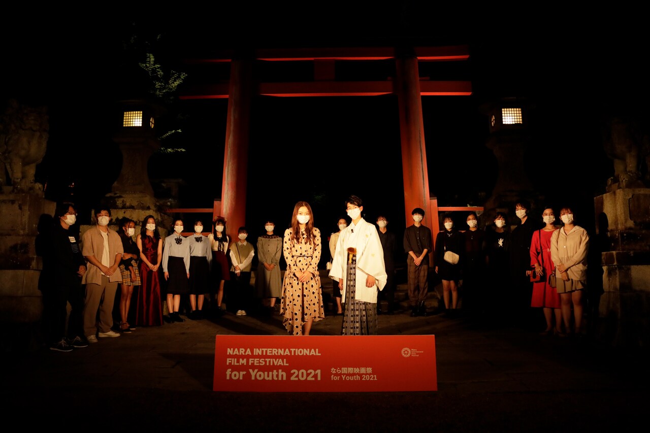 なら国際映画祭 for Youth 2021「“祈”のレッドカーペット」の様子。