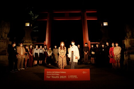 なら国際映画祭 for Youth 2021「“祈”のレッドカーペット」の様子。