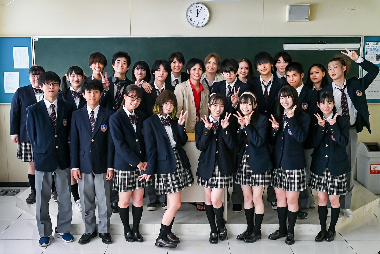 「顔だけ先生」キャスト陣