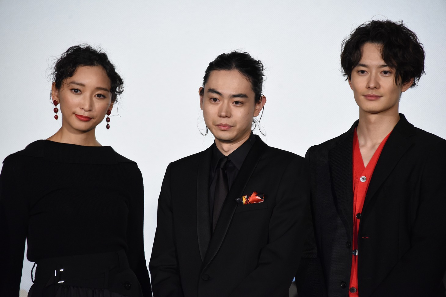 左から杏、菅田将暉、岡田将生。