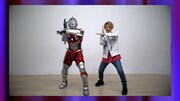 左からULTRAMAN、木村良平。