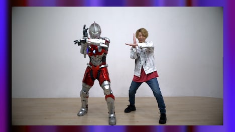 左からULTRAMAN、木村良平。