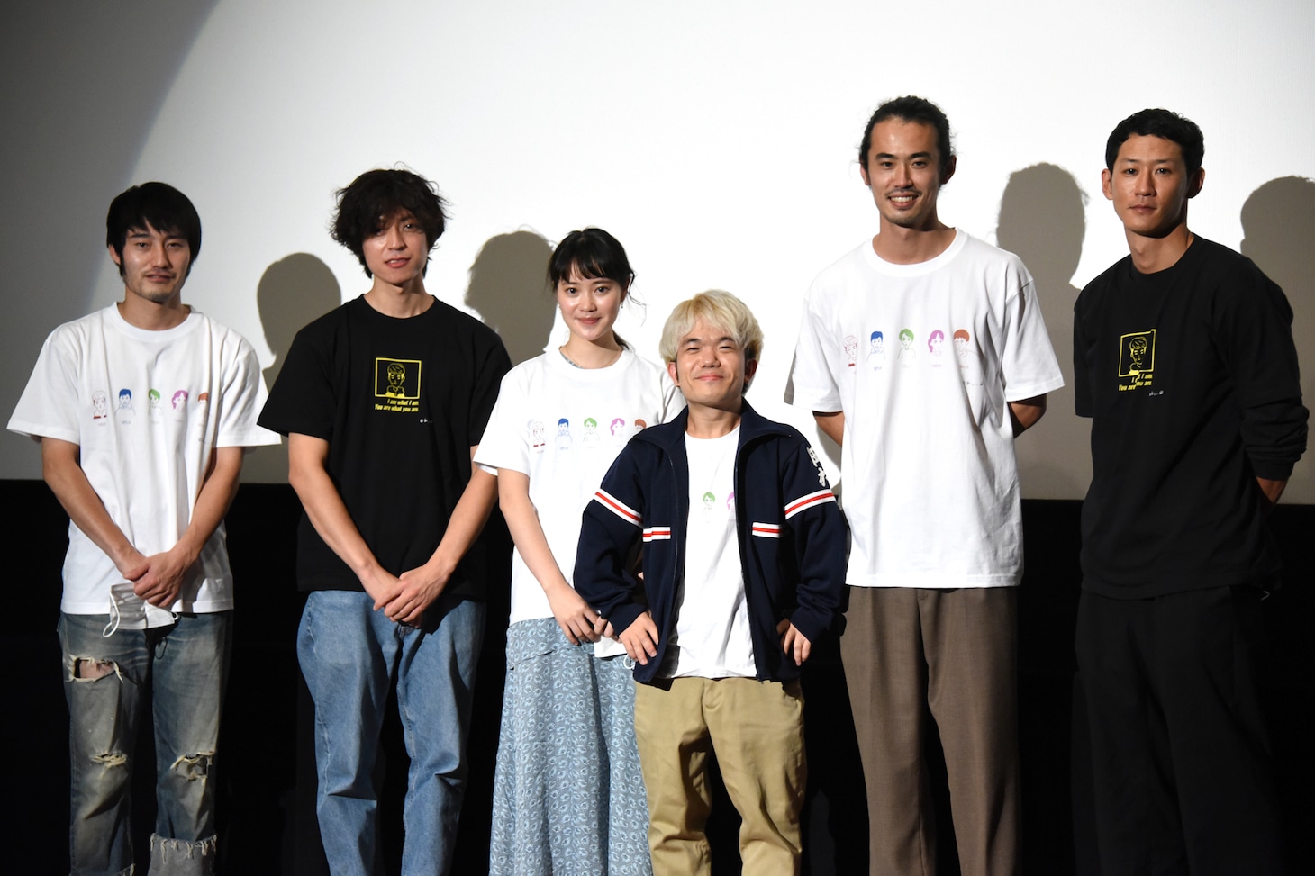 「新しい風」初日舞台挨拶の様子。左から飯田芳、居石和也、小川あん、中村祐太郎、原雄次郎、柴田貴哉。