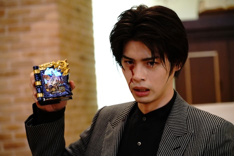 青木瞭演じる富加宮賢人。