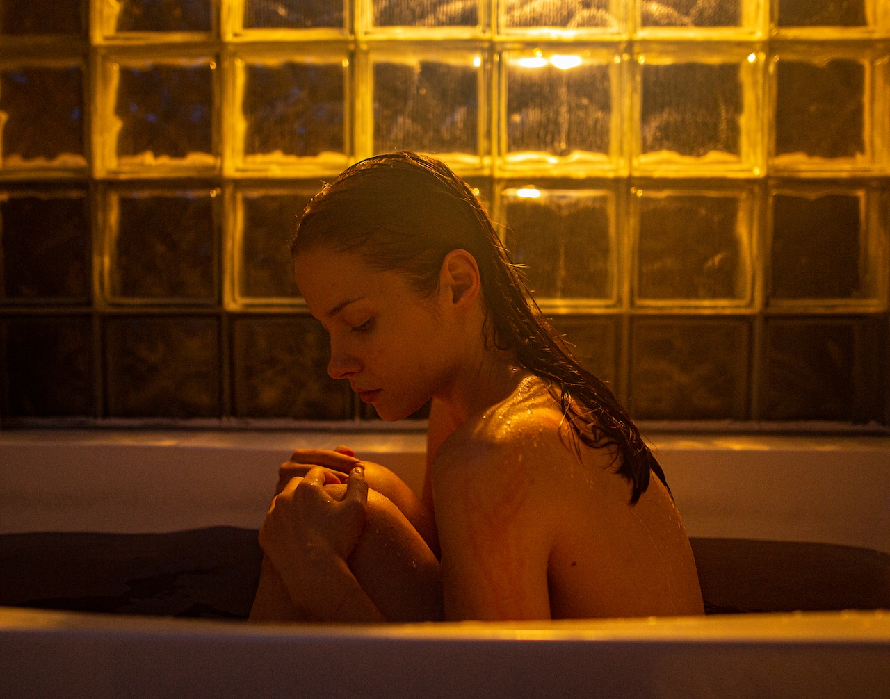 絶対に眠ってはいけない、ロシア発サイコスリラーの予告公開