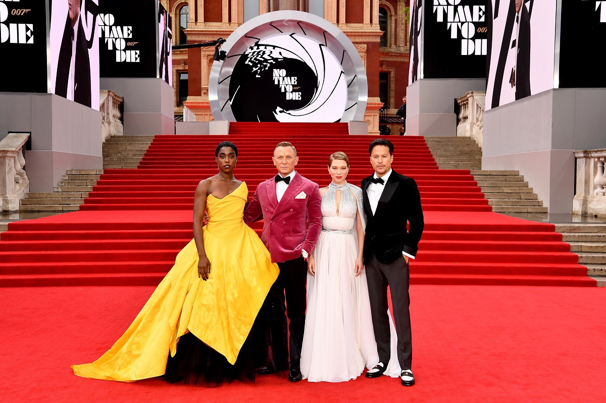 「007／ノー・タイム・トゥ・ダイ」ワールドプレミアの様子。左からラシャーナ・リンチ、ダニエル・クレイグ、レア・セドゥ、キャリー・ジョージ・フクナガ。