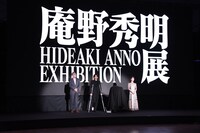 左から庵野秀明、池松壮亮、浜辺美波。