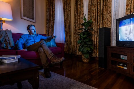 デューイ・ライリーと、「スクリーム」の舞台となった家。(c)Helynn Ospina