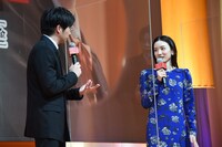 左から田中圭、永野芽郁。