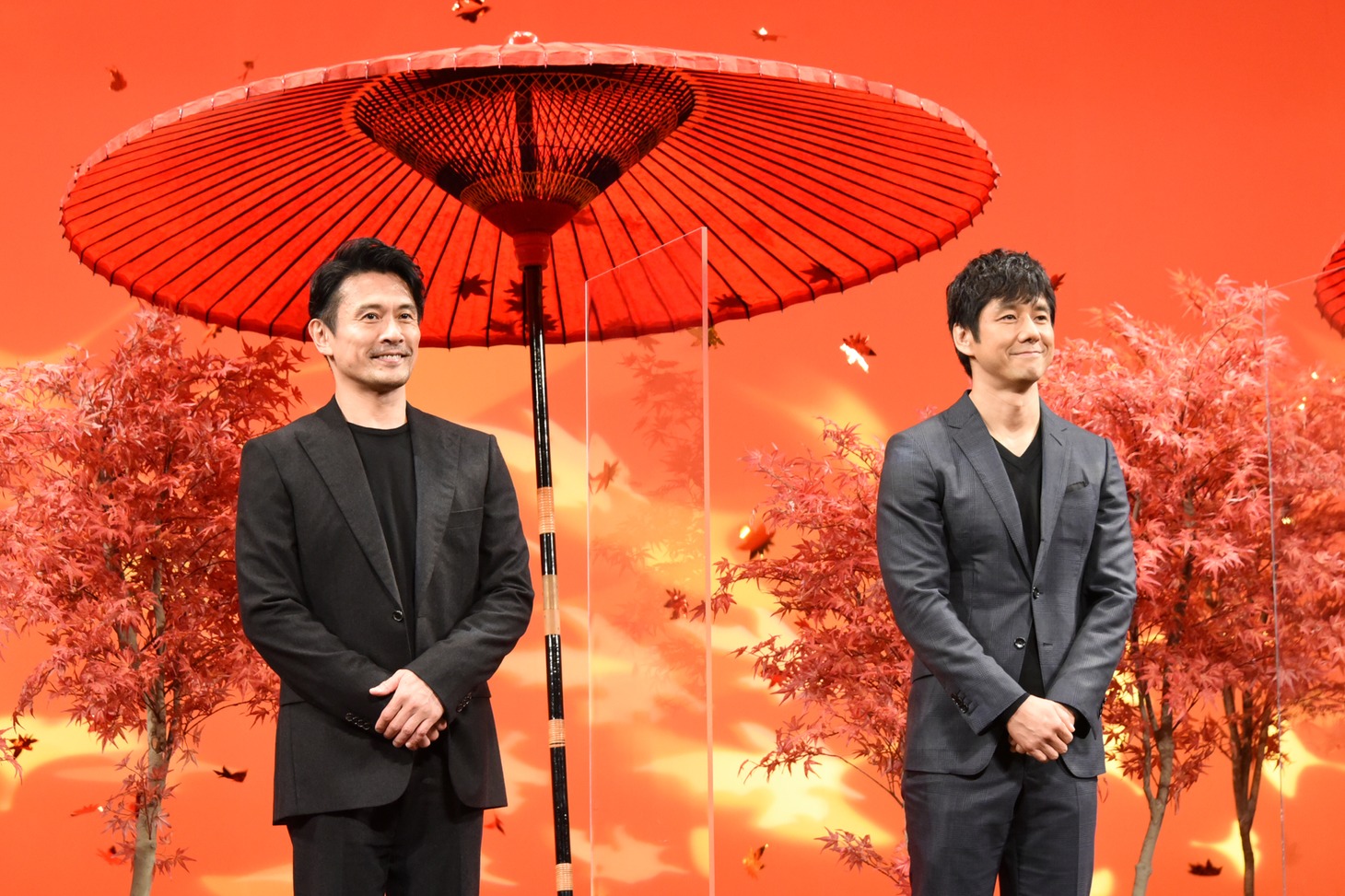 左から内野聖陽、西島秀俊。