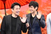 左から内野聖陽、西島秀俊。