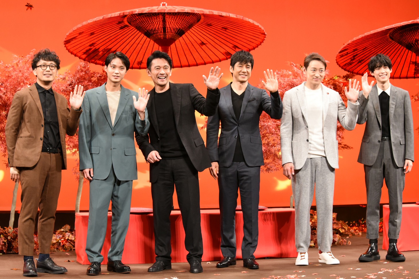 「劇場版 きのう何食べた？」完成報告会にて、左から中江和仁、磯村勇斗、内野聖陽、西島秀俊、山本耕史、松村北斗。