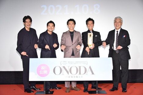 左から井之脇海、仲野太賀、遠藤雄弥、津田寛治、イッセー尾形。