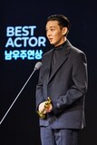 最優秀主演男優賞に輝いたユ・アイン。