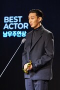 最優秀主演男優賞に輝いたユ・アイン。