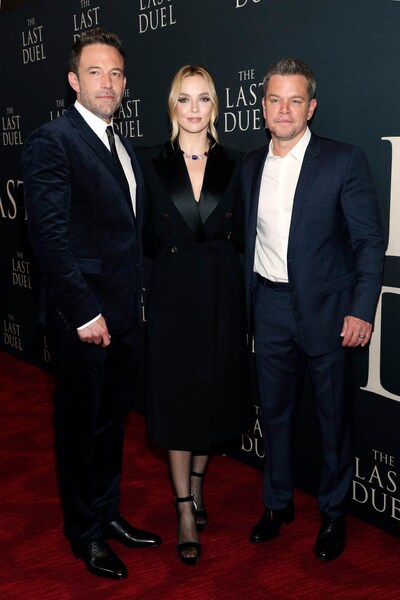 左からベン・アフレック、ジョディ・カマー、マット・デイモン。