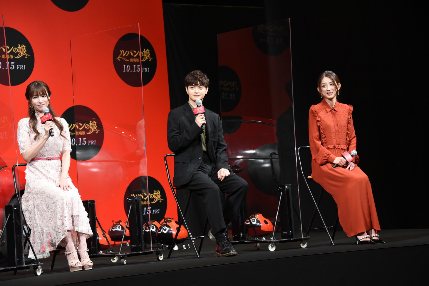 左から深田恭子、瀬戸康史、小沢真珠。