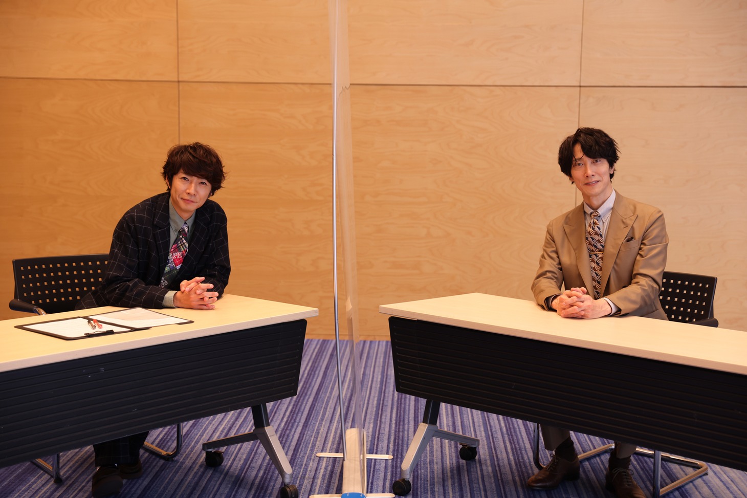 左から相葉雅紀（嵐）、佐々木蔵之介。(c)テレビ朝日
