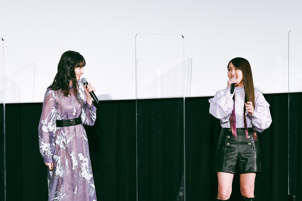 左から小清水亜美、JUNNA。