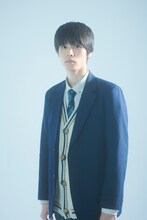 平良一成役の萩原利久。