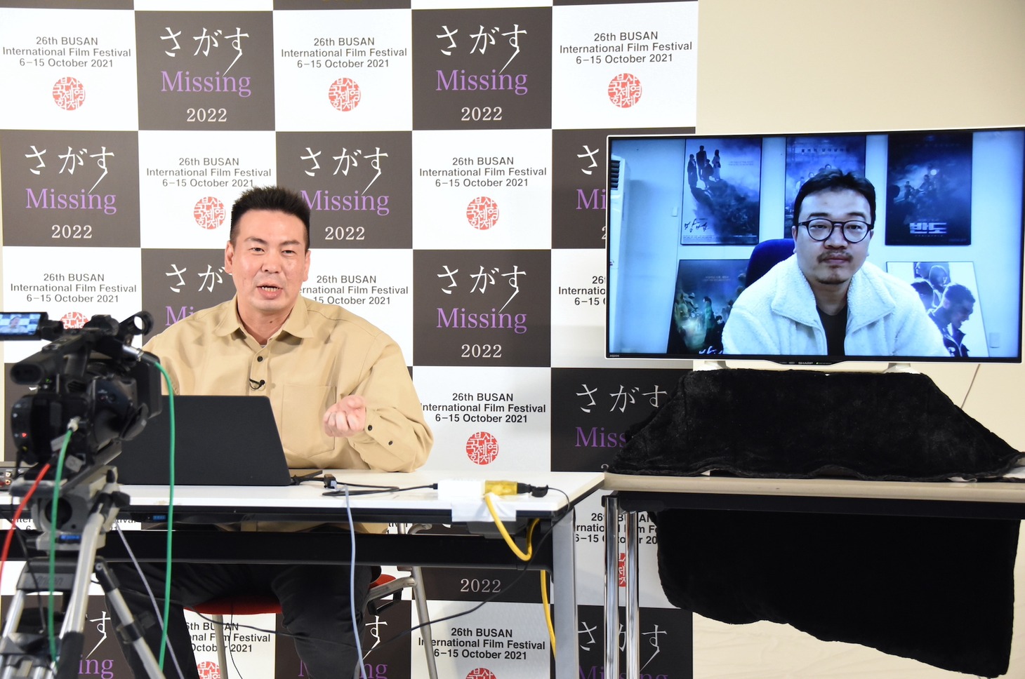片山慎三とヨン・サンホによるオンライン対談の様子。