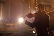 「天才ヴァイオリニストと消えた旋律」新場面写真