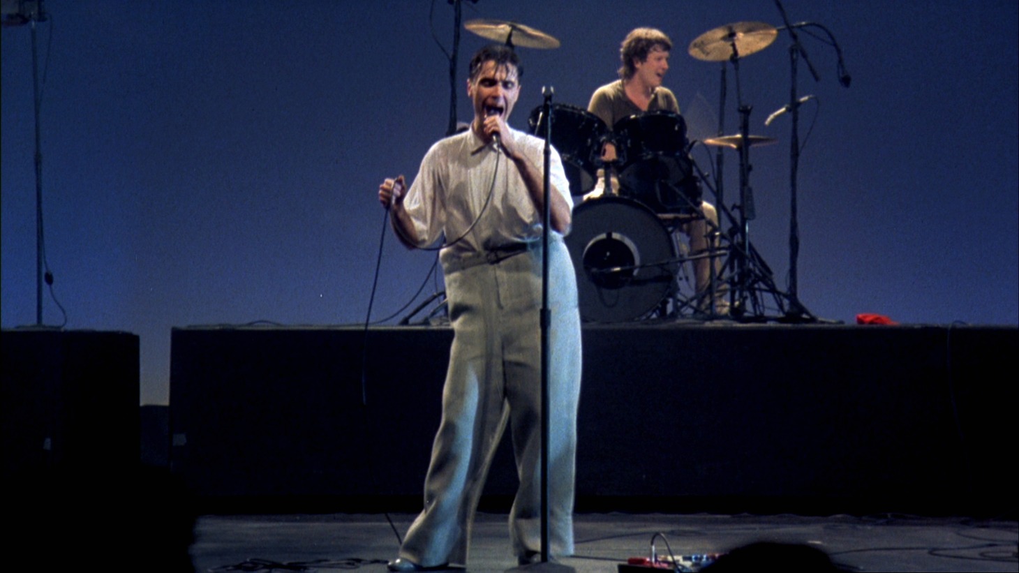 「ストップ・メイキング・センス」 (c)1984 TALKING HEADS FILMS.  ALL RIGHTS RESERVED