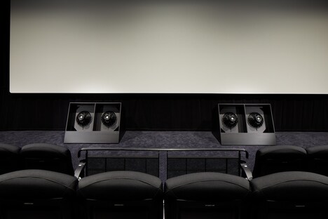 轟音シアター内装イメージ。