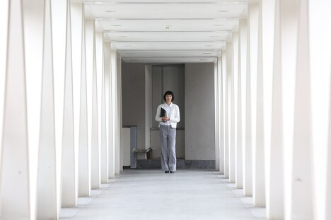 「彼女はひとり」