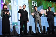 左から伊藤沙莉、仲野太賀、草なぎ剛、松尾諭。
