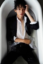 古川雄輝写真集「果実」より。