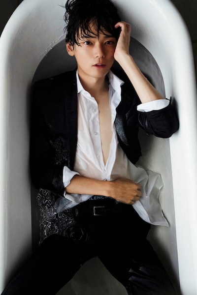 古川雄輝写真集「果実」より。