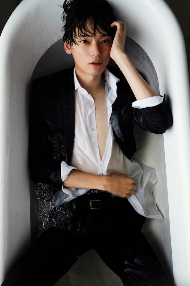 古川雄輝写真集「果実」より。