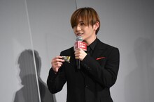 上野東照宮のお守りを持参した山田涼介。