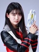 豊田ルナ演じるシズマ ユナ。