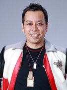 水野直演じるサクマ テッシン。