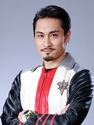 高木勝也演じるタツミ セイヤ。