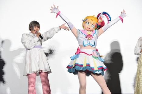 左からファイルーズあい、キュアサマー。