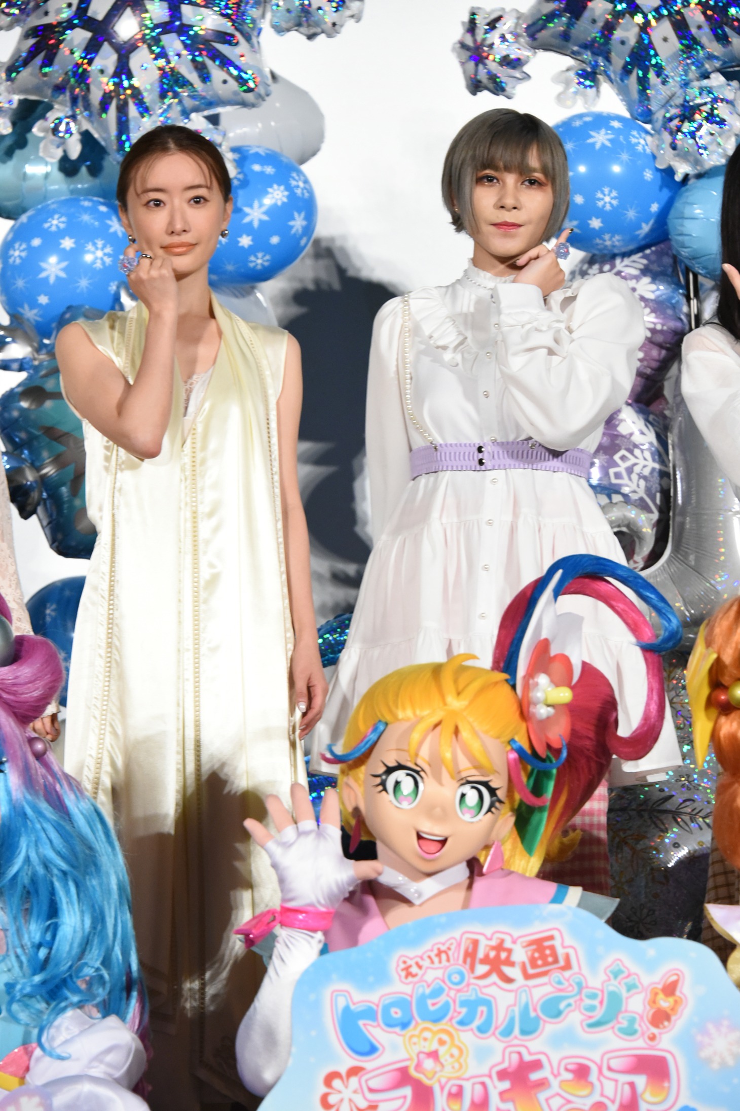上段左から松本まりか、ファイルーズあい。