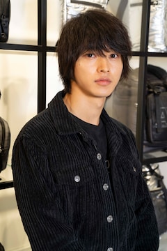 山崎賢人の将来にレスリー キーが期待 30 40代になっていく彼が楽しみ 映画ナタリー 山崎賢人の将来にレスリー キーが期待 30 40代になっていく彼が楽しみ 映画ナタリー