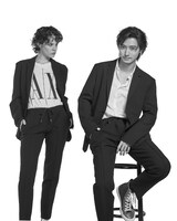 レスリー・キーが撮影した山崎賢人（右）。