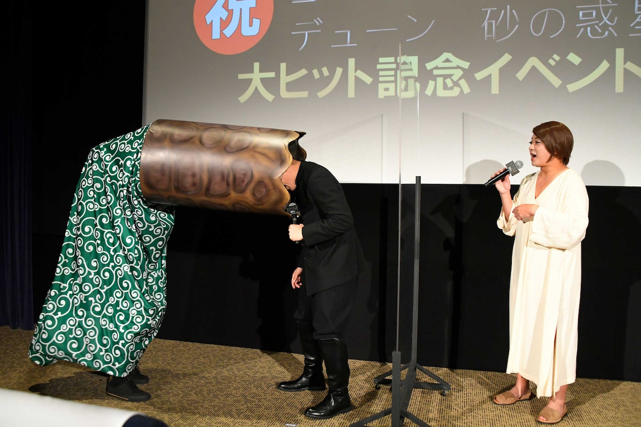 “サンドワーム獅子舞”がチョコプラ長田を丸呑み、“砂歩き”できず足音バレる